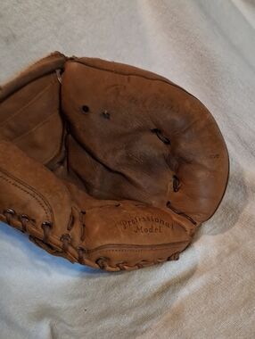 Vintage Rawlings Tan Leather Catchers Mitt Gene  lerroy Green 1950's